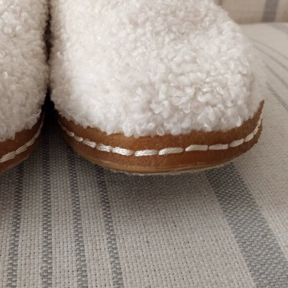 'TOMS' ALPERGATA Size 8 Faux Shearling Flats EUC - Picture 16 of 16